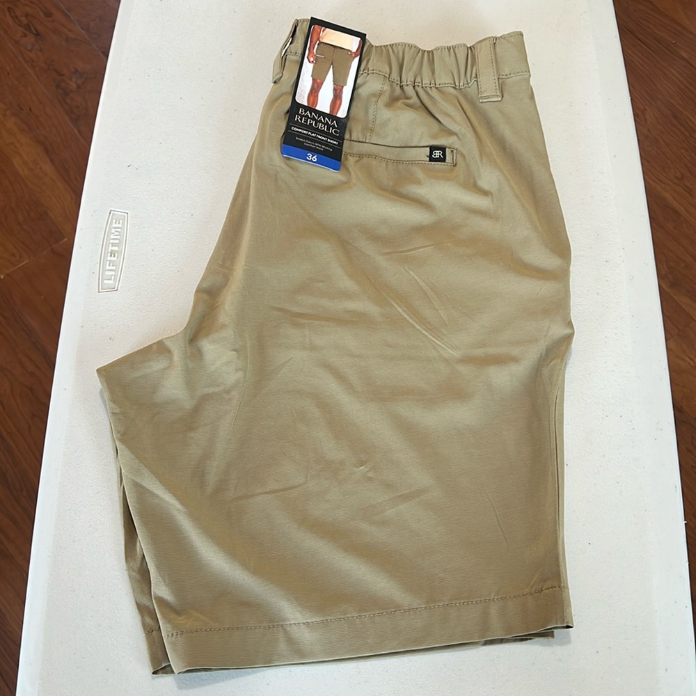 Banana Republic Men's Elastic Waistband Comfort Flat Front Shorts size 36 EUC